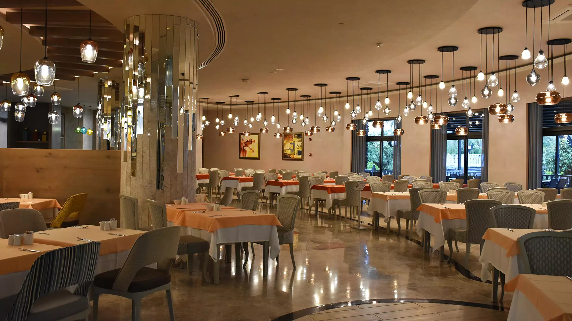 رستوران هتل رویال وینگز آنتالیا